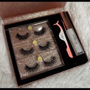 Strip false lashes